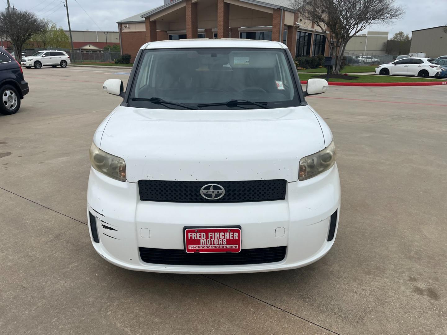 2009 white /black Scion xB Wagon (JTLKE50E591) with an 2.4L L4 DOHC 16V engine, Automatic transmission, located at 14700 Tomball Parkway 249, Houston, TX, 77086, (281) 444-2200, 29.928619, -95.504074 - Photo#1